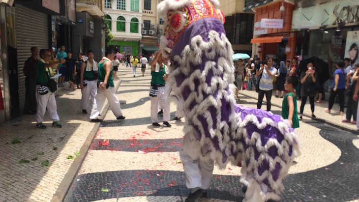 Dragão na rua, Macau © Viaje Comigo