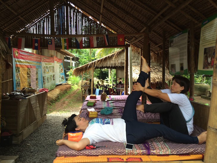 Massagem no Ecomuseu de Chang Tune Trat Tailândia © Viaje Comigo