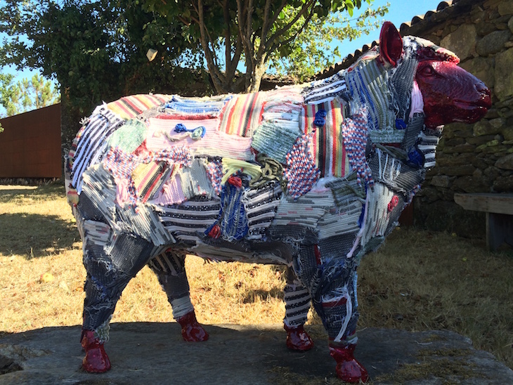 Mário Rocha Ovelha Agasalhada  Arte na Leira 2015 Caminha ©Viaje Comigo