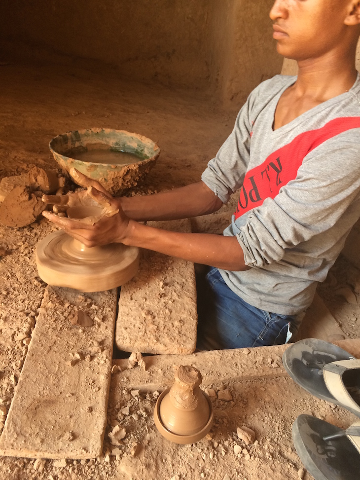 Cerâmica na Aldeia de Tamegroute, Marrocos © Viaje Comigo