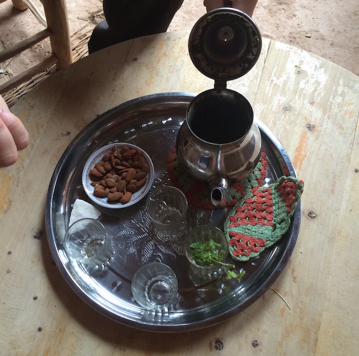 Servir chá em Marrocos © Viaje Comigo