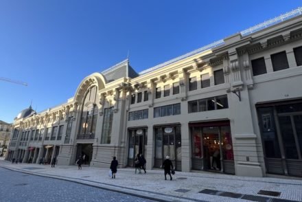 Mercado do Bolhão (2023), Porto, Portugal © Viaje Comigo
