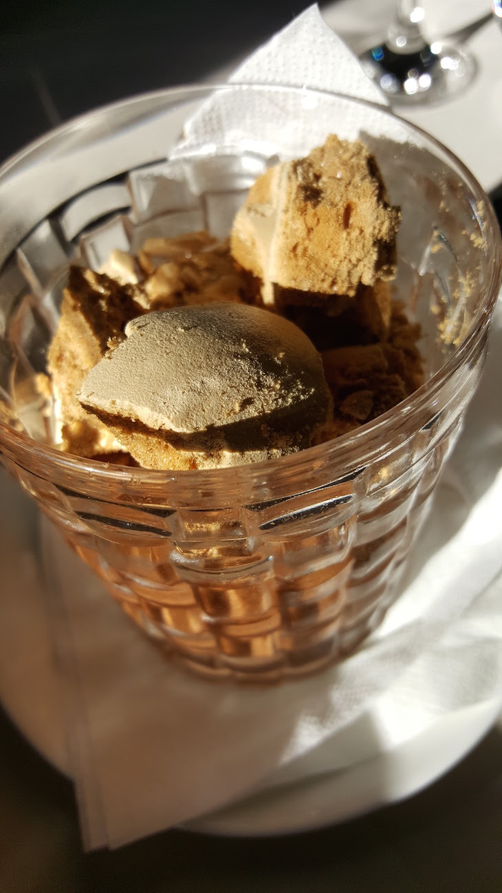 Sobremesa: Mousse de chocolate com suspiros Moka no Restaurante Wish © Viaje Comigo