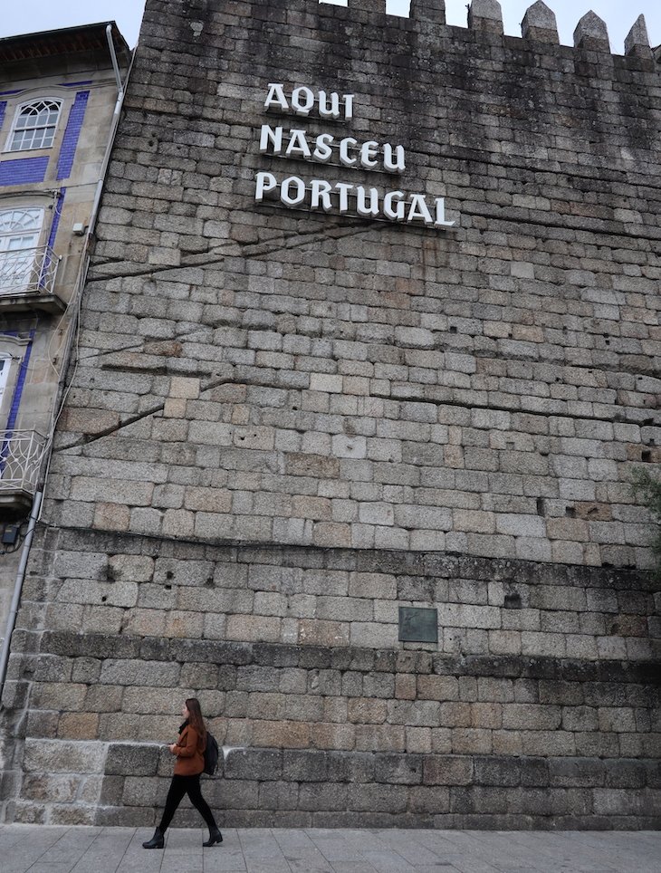 Aqui Nasceu Portugal em Guimarães - Portugal © Viaje Comigo