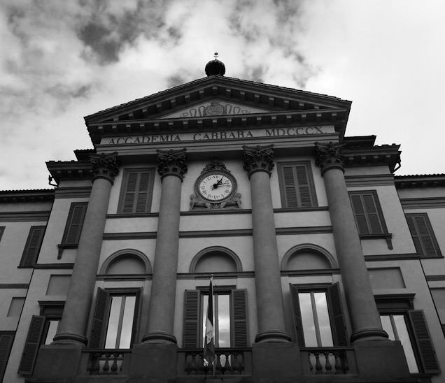 Bergamo Accademia Carrara, foto a preto e branco © Viaje Comigo