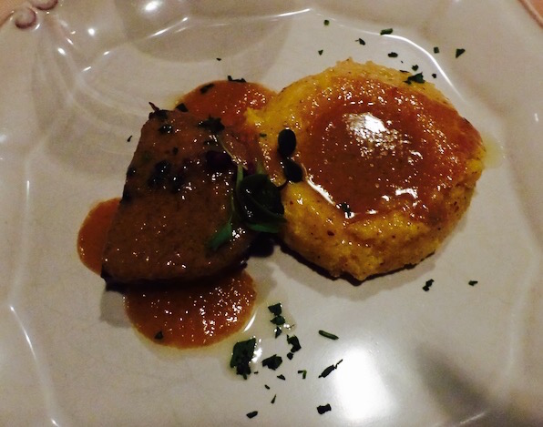 Manzo all'olio com polenta Bergamasca no Restaurante Barreto © Viaje Comigo