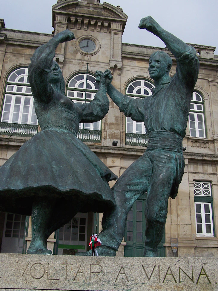 Estátua da estação de Viana do Castelo © Viaje Comigo