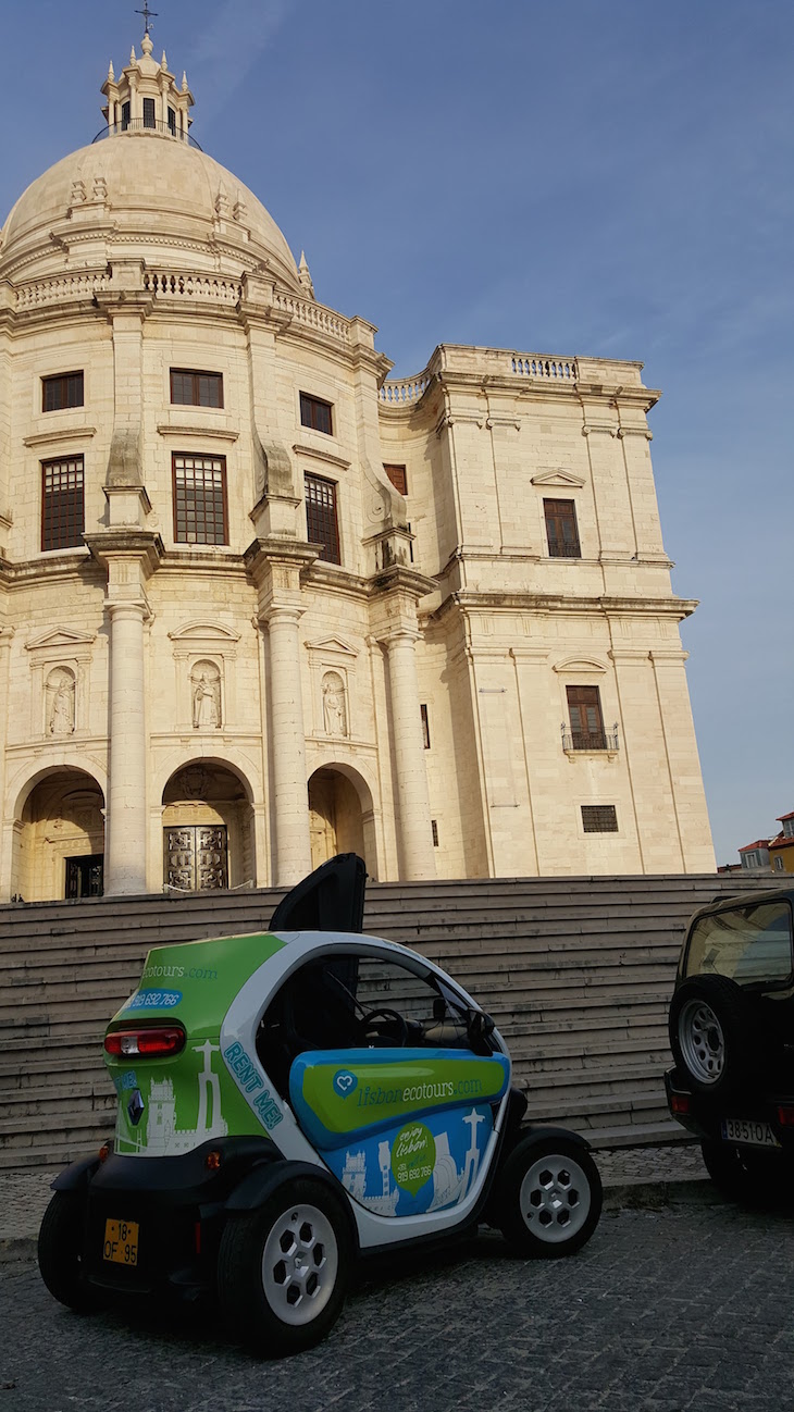 Frente ao Panteão Nacional - Passeio com a Lisbon Ecotours © Viaje Comigo