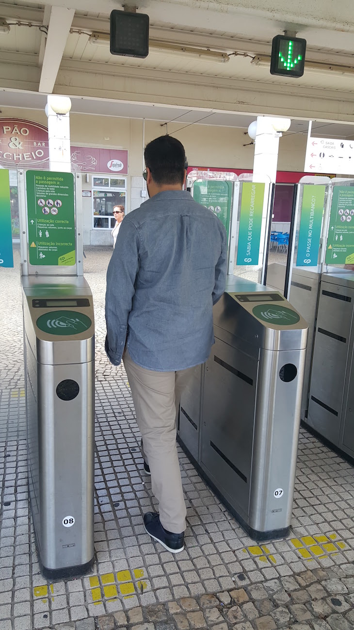 Saída e entrada na estação de Comboios© Viaje Comigo