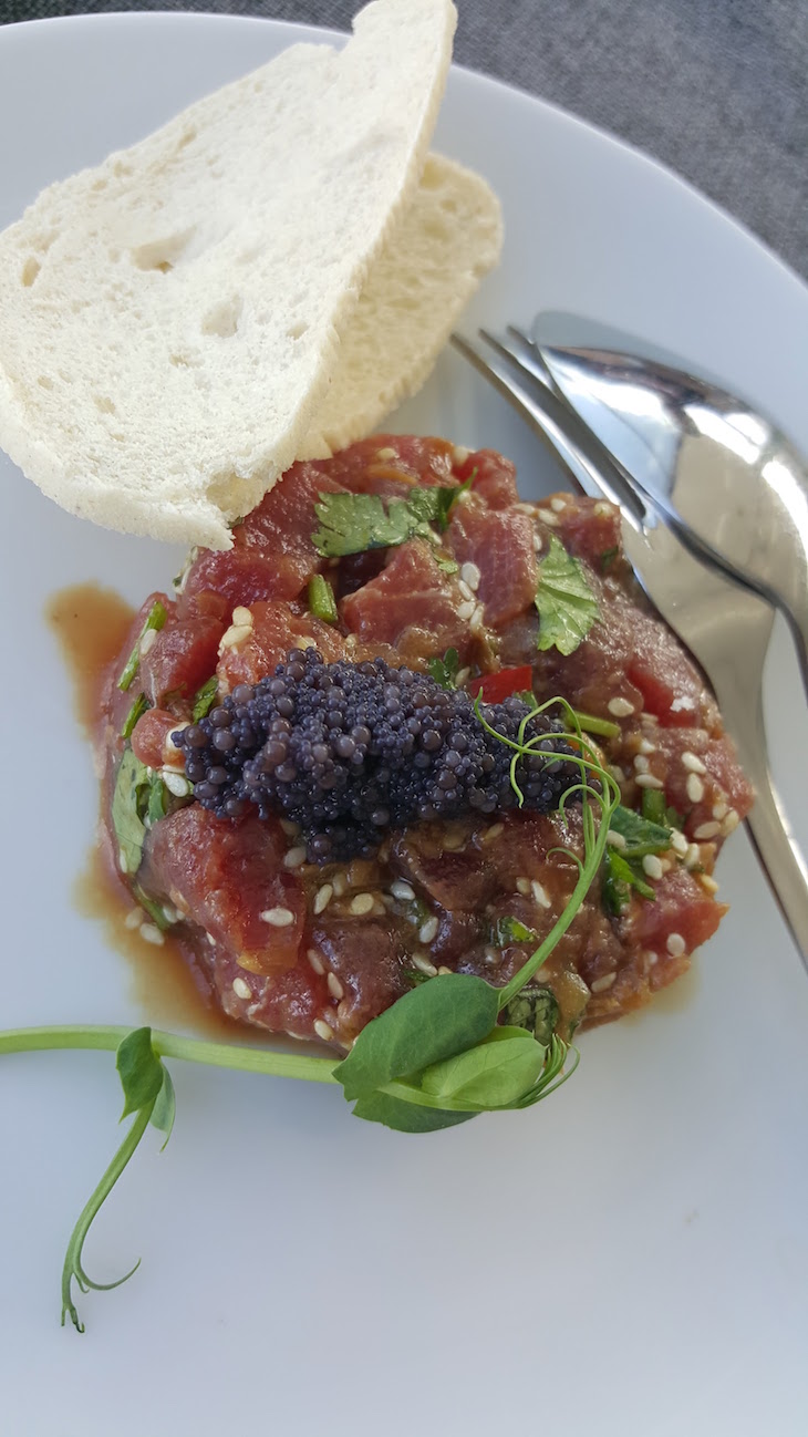 Tártaro de atum com sésamo no Restaurante Maria Pia, Cascais © Viaje Comigo