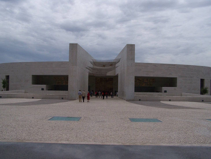 Basílica da Santíssima Trindade em Fátima © Viaje Comigo