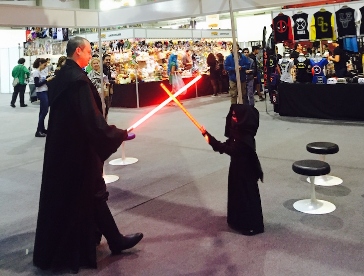 Comic Con Portugal 2015, Kylo Ren vs Sith Master © Viaje Comigo