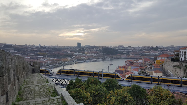 Vista da Muralha Fernandina © Viaje Comigo