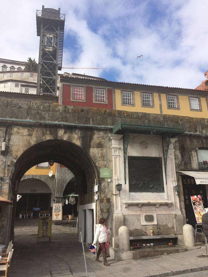 Alminhas da Ponte na Ribeira do Porto © Viaje Comigo