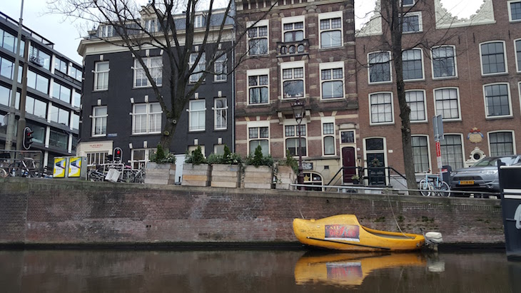 Barcos no Canal Tour do Eating Amsterdam em Amesterdão © Viaje Comigo