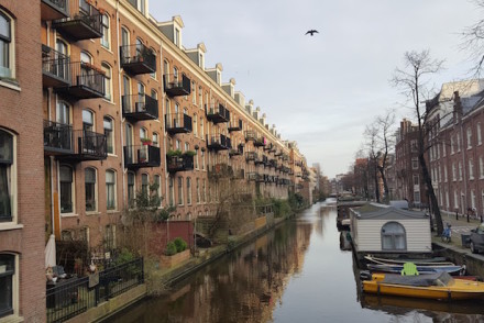 Canal no Bairro Jordaan em Amesterdão © Viaje Comigo