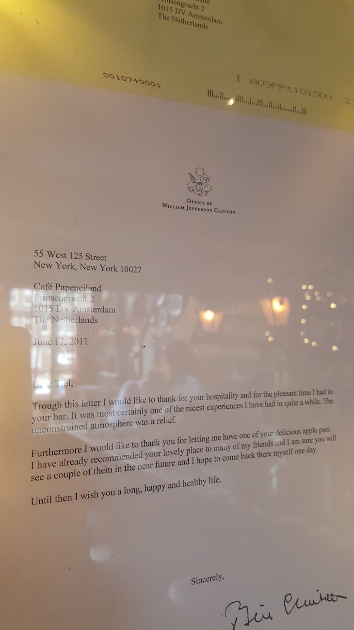 Carta de Clinton para o Cafe Papeneiland, Amesterdão © Viaje Comigo