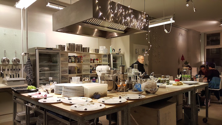 Cozinha do De Culinaire Werkplaats, Amesterdão © Viaje Comigo