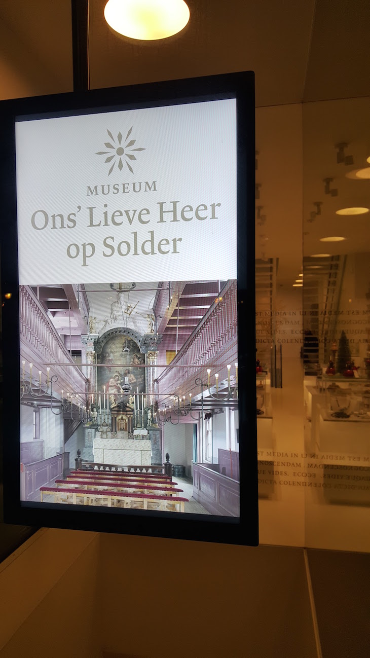 Entrada Ons’ Lieve Heer op Solder em Amesterdão © Viaje Comigo