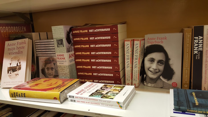 Livros de Anne Frank na Livraria Boekhandel Jimmink - Amesterdão © Viaje Comigo