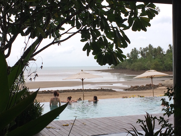 Piscina Na Tara Resort em Ko Chang © Viaje Comigo