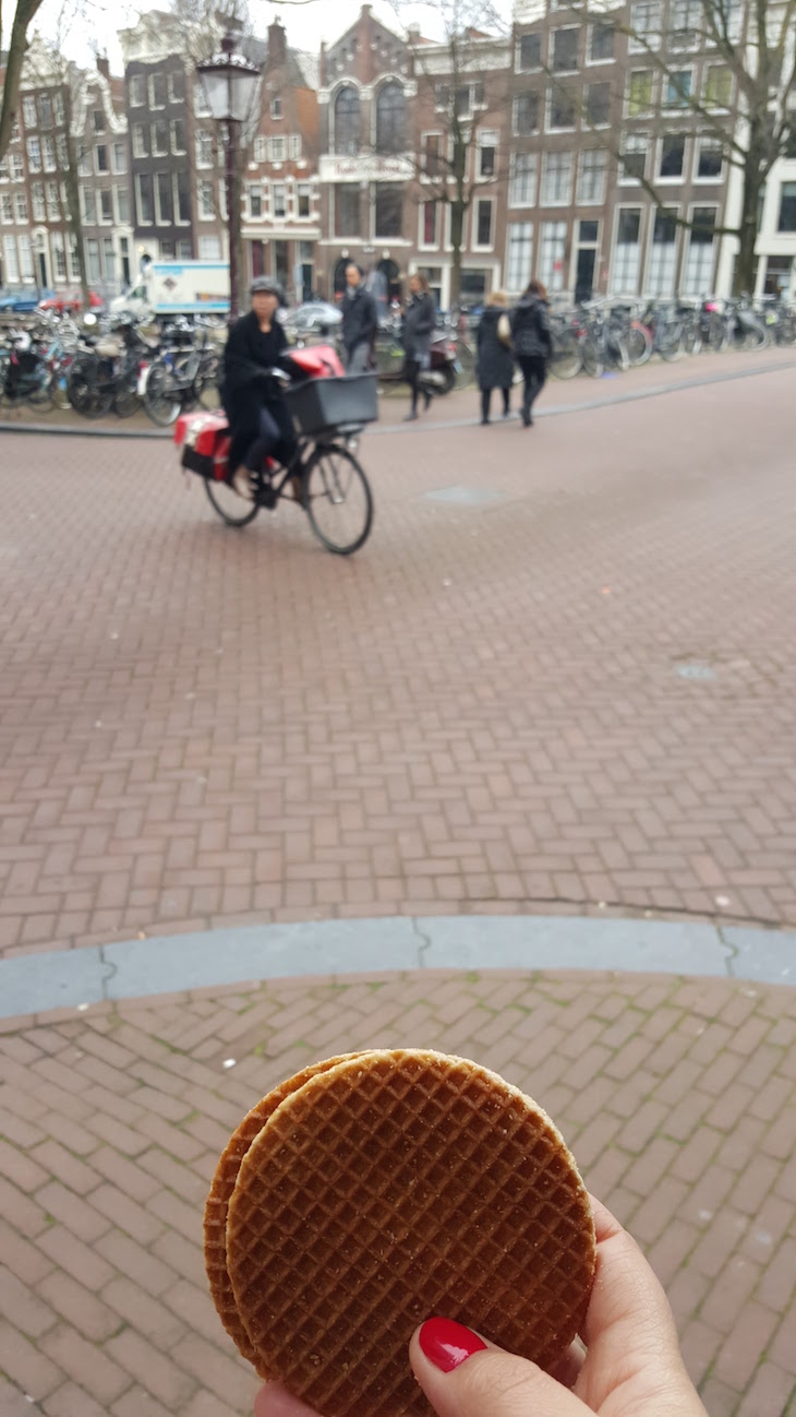Bolachas Stroopwafel no Eating Amsterdam Tour Bairro Jordaan em Amesterdão © Viaje Comigo
