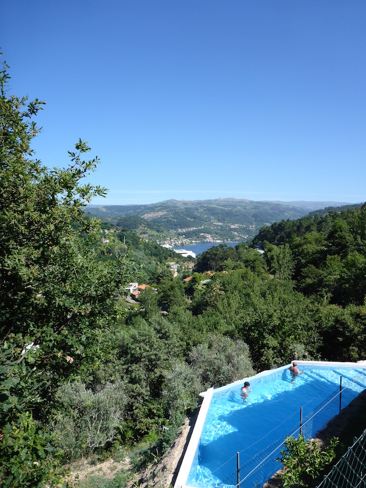 Vista da piscina da Casa do Sobreiro, Quinta da Bouca © Viaje Comigo