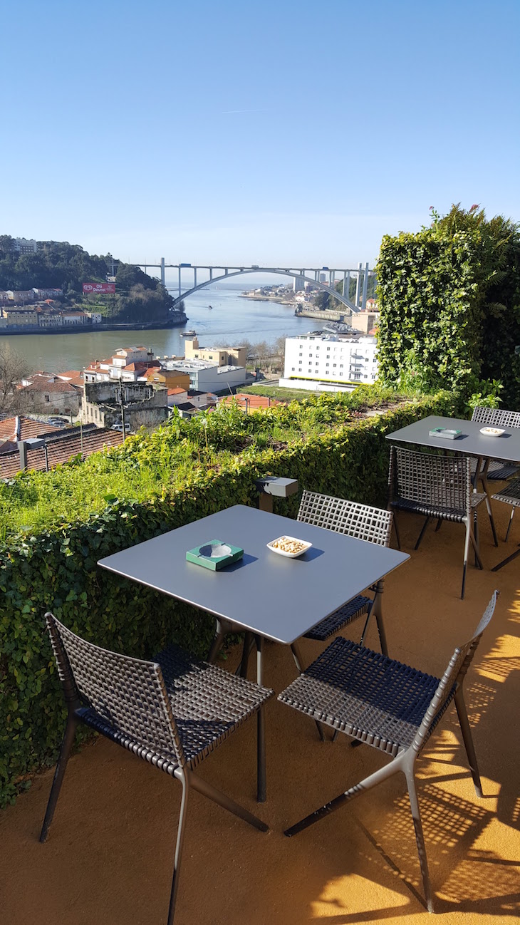 Esplanada do Restaurante Antiqvvm, Porto © Viaje Comigo