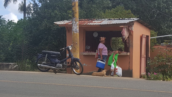 Talho na estrada - República Dominicana © Viaje Comigo