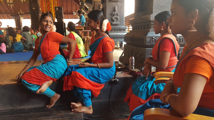 Atrás do palco na Kerala Kalamandalam, Kerala © Viaje Comigo