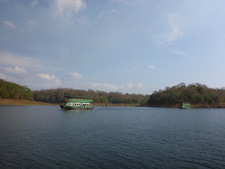 Barcos no lago da Periyar Tiger Reserve © Viaje Comigo