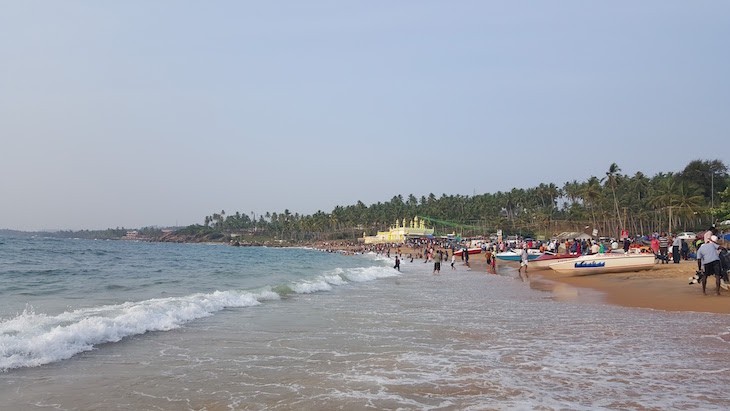 Domingo na Praia de Kovalam em Kerala, India © Viaje Comigo