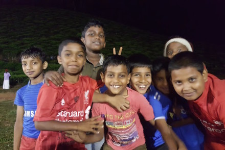 Meninos no jogo de futebol, Kerala © Viaje Comigo