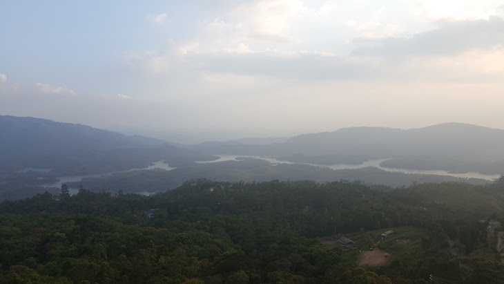 Vista para o campismo da Kalypso Adventures, Suryanelli, Munnar, Kerala © Viaje Comigo