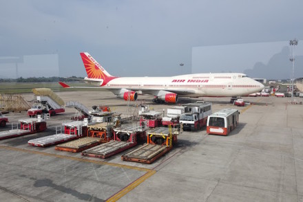 Avião AirIndia no aeroporto de Cochim, Kerala, India © Viaje Comigo