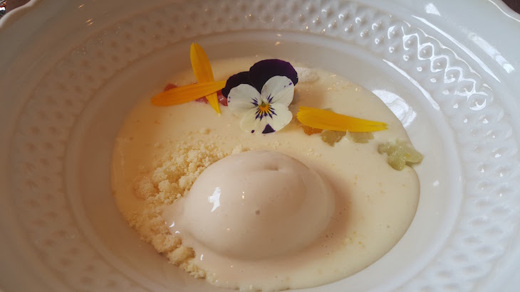 Arroz doce e gelado de bolacha - Restaurante Flores do Bairro © Viaje Comigo