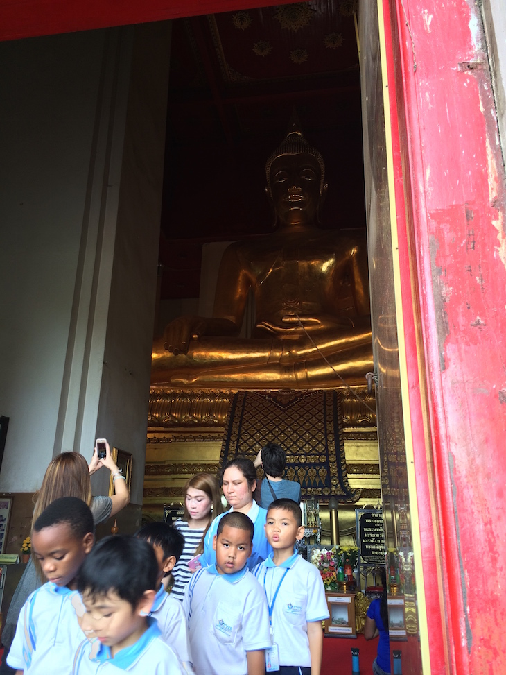Buda no Wat Phra Si Samphet Thong, Ayutthaya, Tailândia © Viaje Comigo