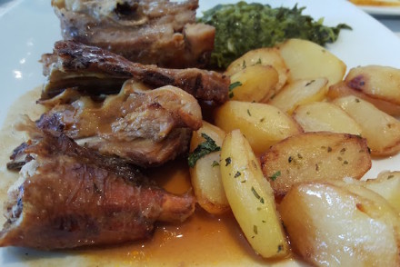 Cabrito no restaurante Hermínia -Fundão © Viaje Comigo