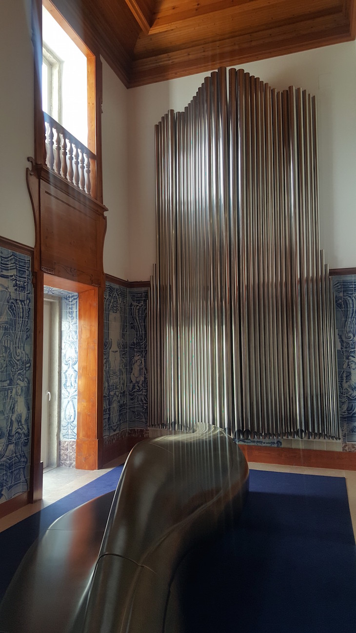 Instalação de órgão de tubos na antiga capela do Palácio do Governador, Lisboa © Viaje Comigo