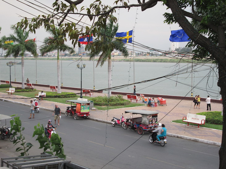 Junto ao rio Mekong, Phnom Phen, Cambodja - Foto Andreia Palmeirim