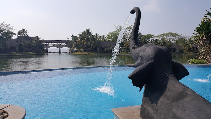 Piscina do Zuri Kumarakom © Viaje Comigo