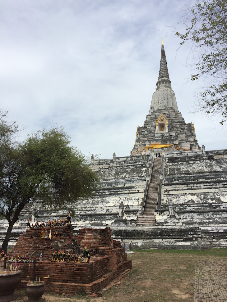 Wat Phu Khao Thong, Ayutthaya, Tailândia © Viaje Comigo