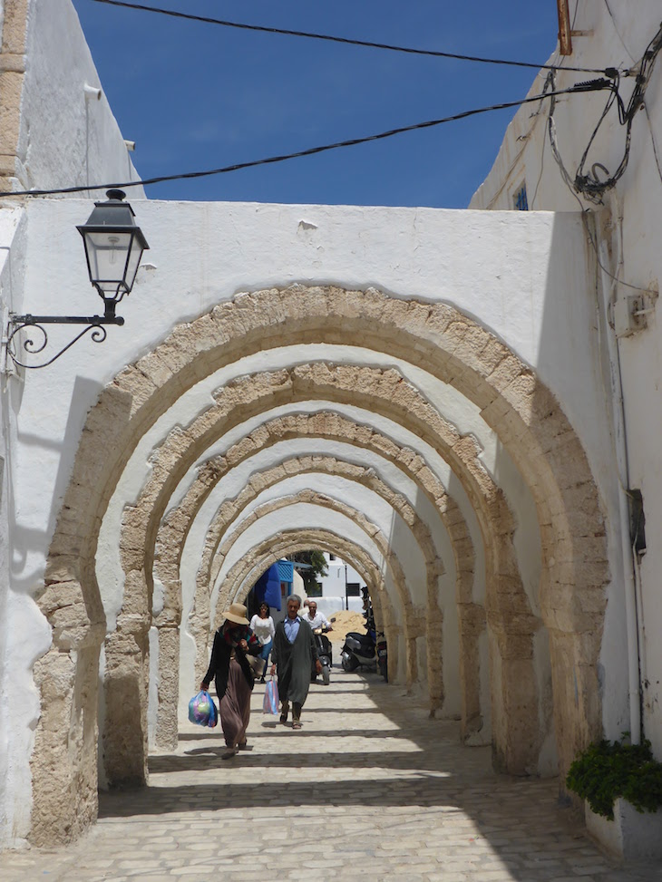 Arcos da Medina de Djerba, Tunísia © Viaje Comigo
