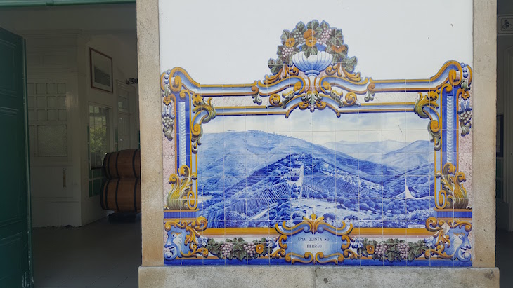 Azulejos na Estação do Pinhão © Viaje Comigo