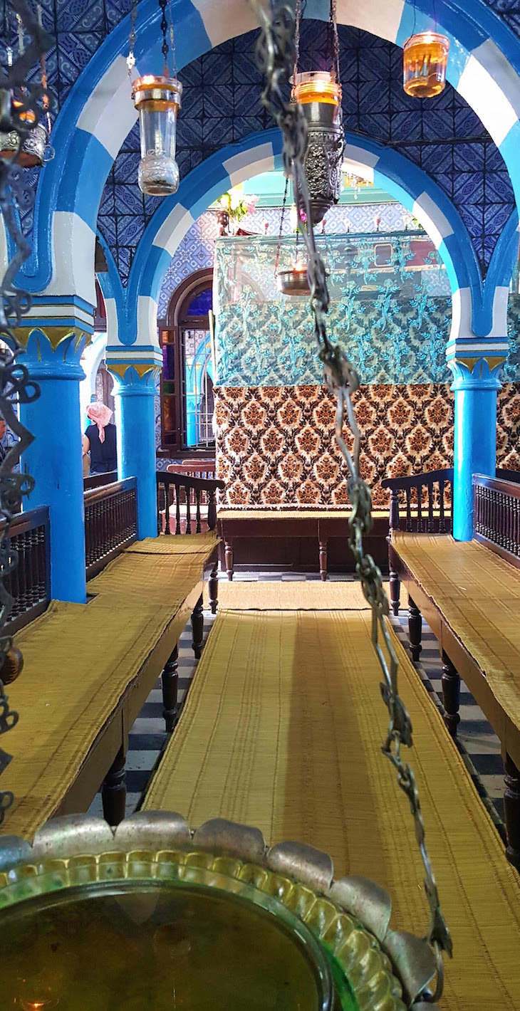 Sala da Sinagoga La Ghriba, Djerba, Tunísia © Viaje Comigo