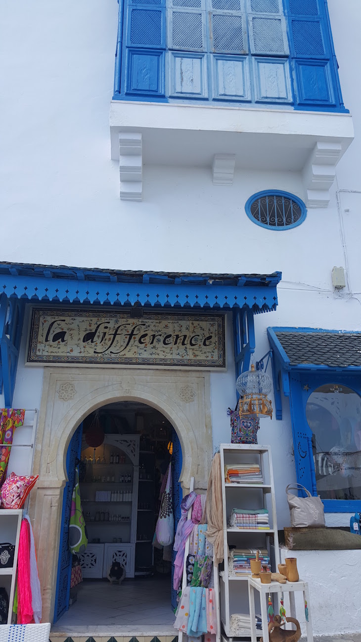 Lojas modernas em Sidi Bou Said, Tunísia © Viaje Comigo