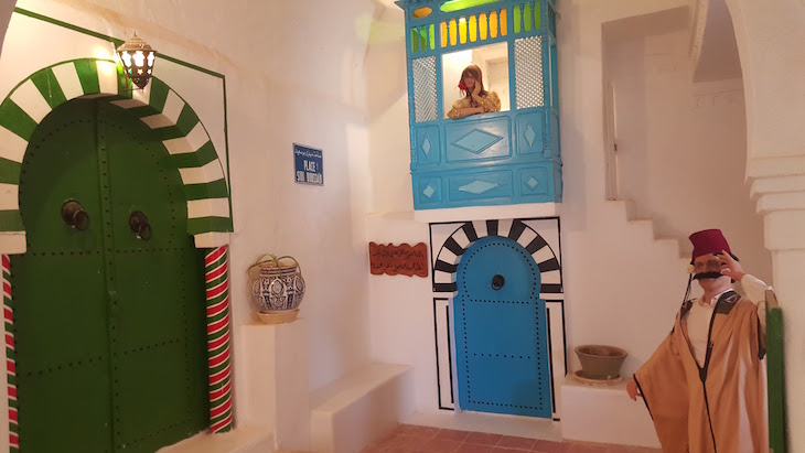 Representação de Sidi Bou Said - Museu de Guellala, Djerba, Tunísia © Viaje Comigo