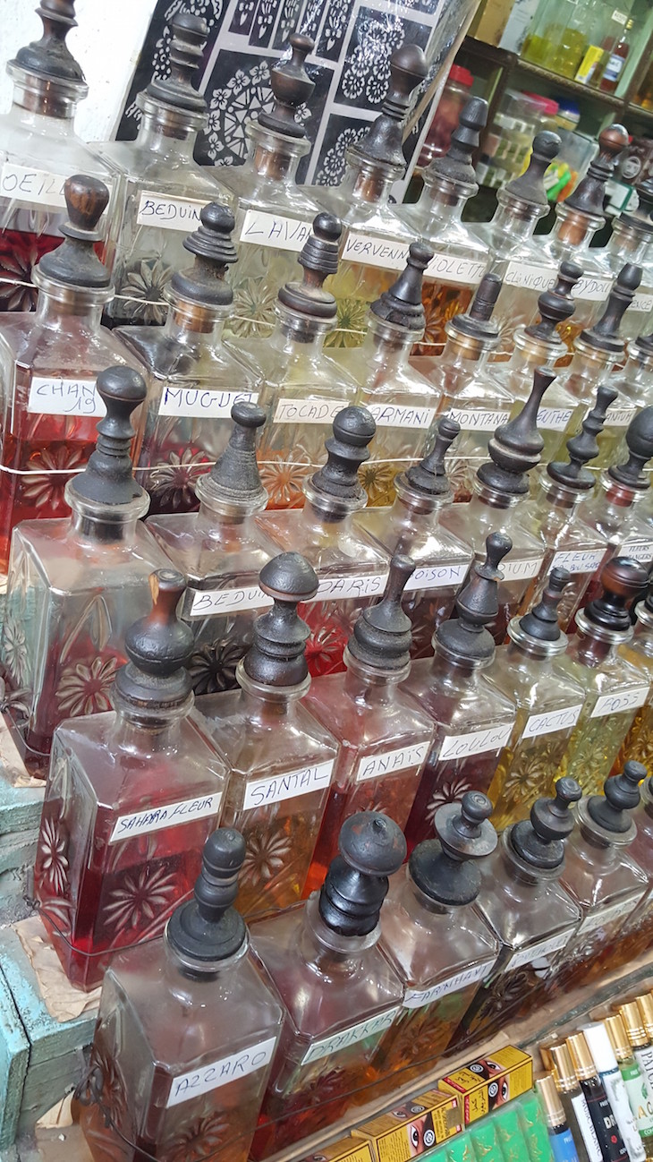 Perfumes na Medina de Tunes, Tunísia © Viaje Comigo
