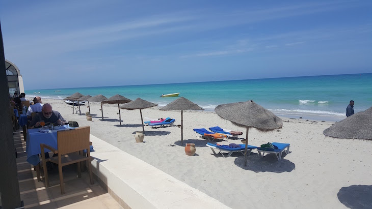 Praia no Sentido Djerba Beach Tunisia © Viaje Comigo