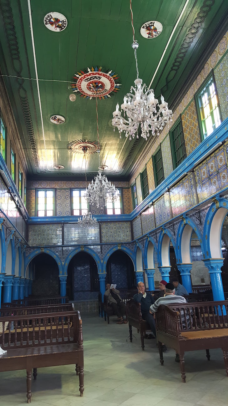 Sala da Sinagoga La Ghriba, Djerba, Tunísia © Viaje Comigo